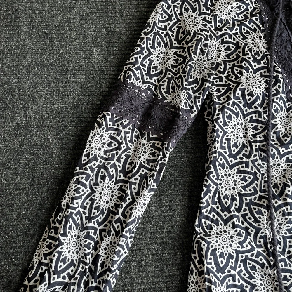 Tory Burch Tunic Top Womens 8 Navy Blue White Medallion Lace V-Neck Tassel Boho